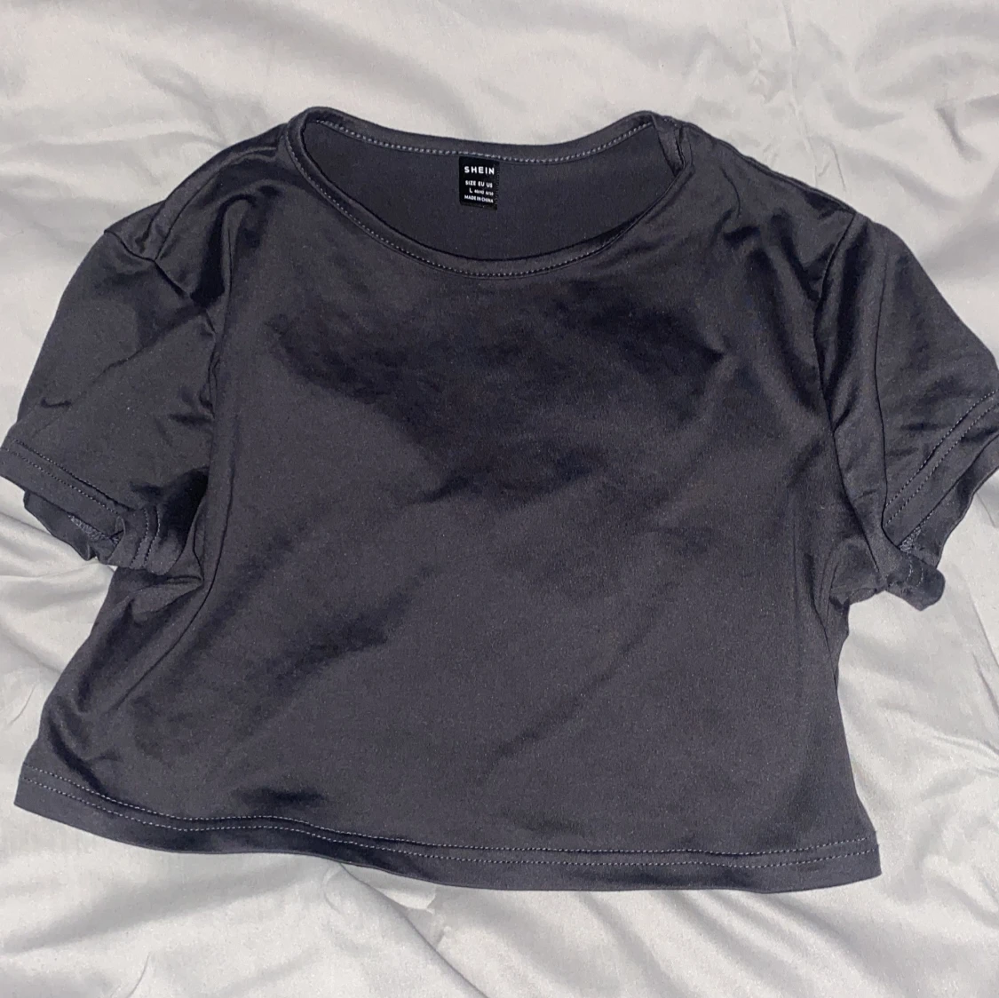 Grå  croppad t-shirt 