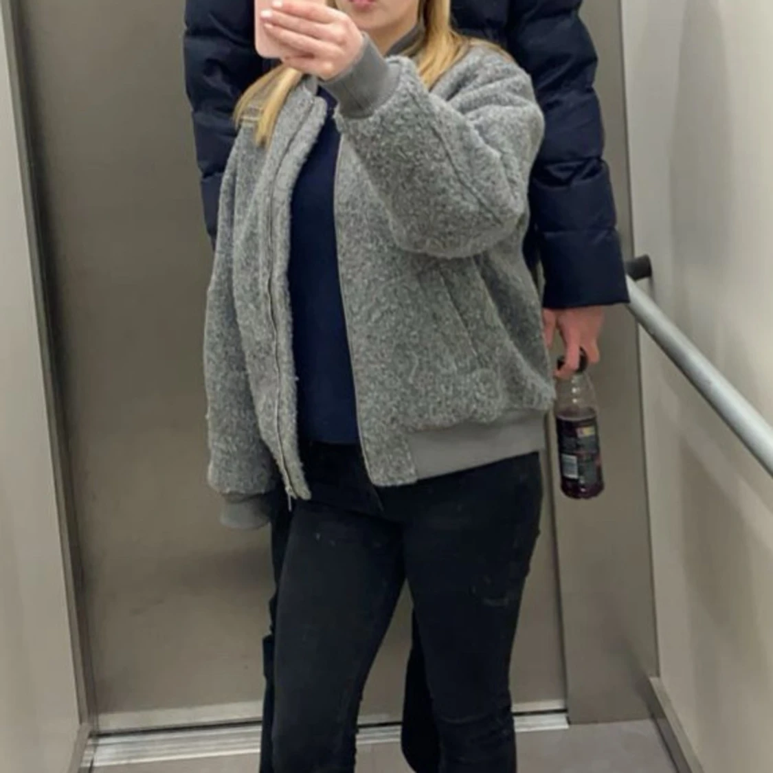 Grå teddyjacka med dragkedja