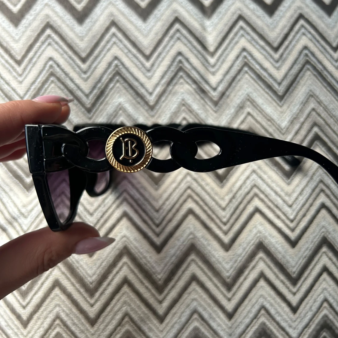 Svarta solglasögon  - 2