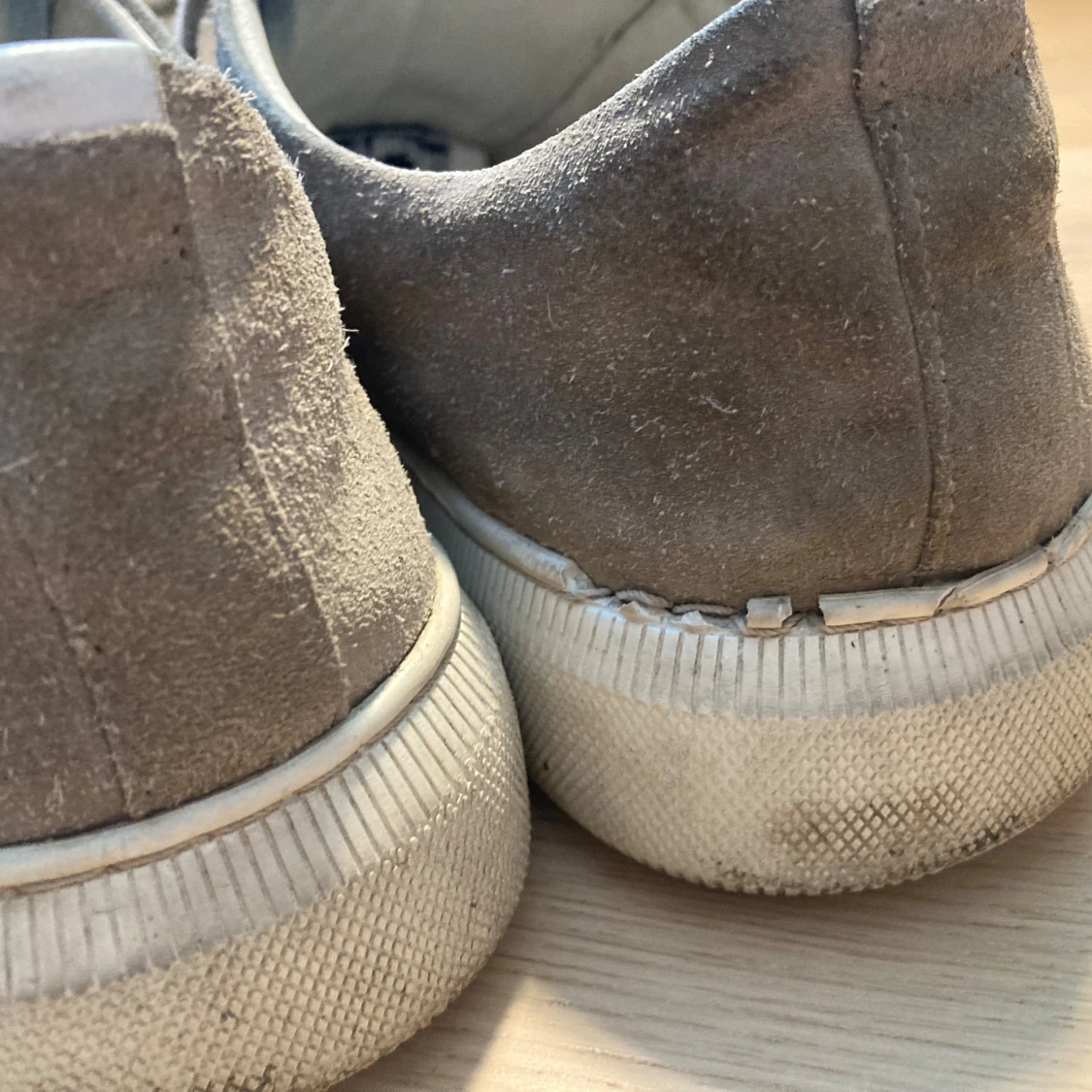 Grå mockasneakers från Sneaky Steve - 1