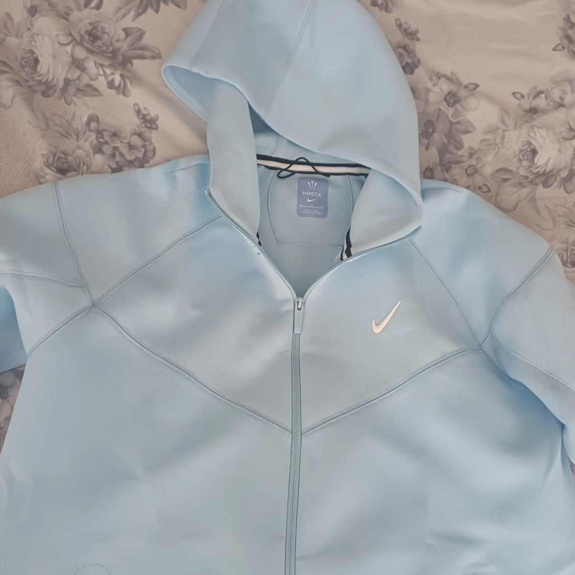 Ljusblå hoodie från Nike NOCTA