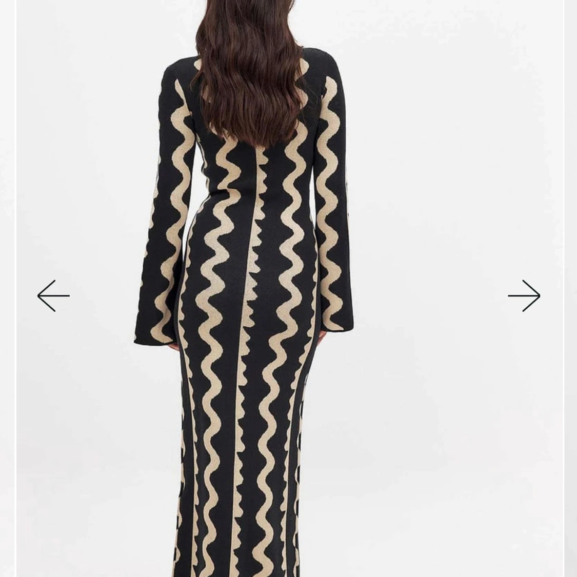 Jacquardstickad långklänning med vågigt mönster - 1