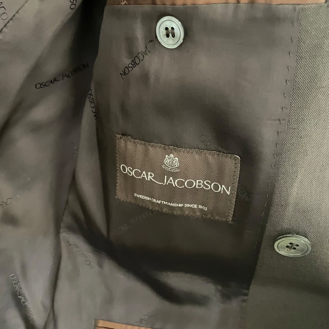 Brun dubbelknäppt kavaj från Oscar Jacobson - 1