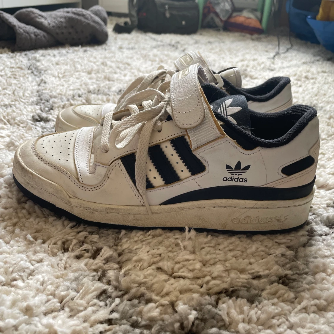 Adidas Forum Low svart/vita - 2