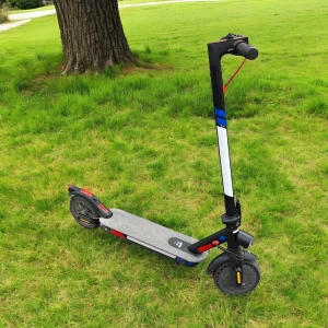 El sparkcykel 30km/h - Säljer denna el sparkcykel från E-wheels. Den går i 30km/h. Den har en stark motor (800w) så den går enkelt upp i uppförsbackar. Hör av dig om du vill ha mer information eller frågor! Obs går endast att hämta.