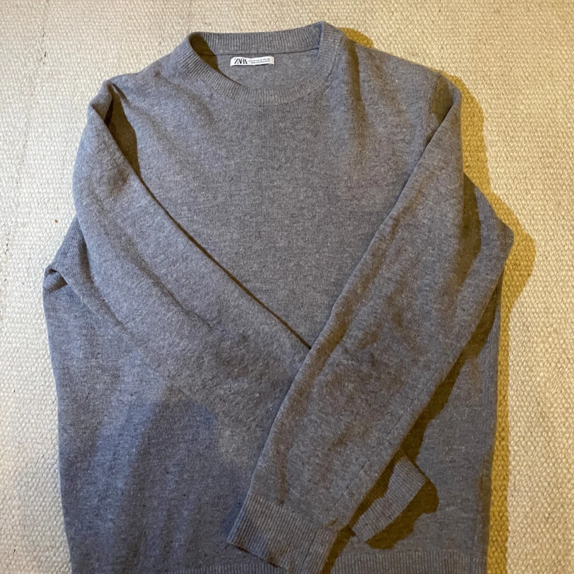 Grå stickad tröja från Zara