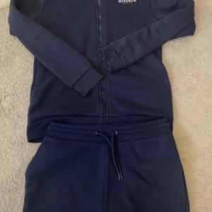 Snyggt blå sett - Jätte mysig,, original pris 500-700 kr