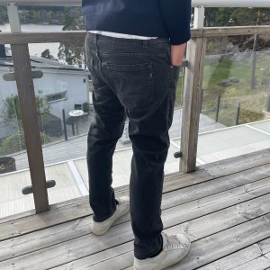 Dondup jeans ”George” - Dondup jeans i modellen George. Storleken 33 och är i skick 9/10 ( knappt använda). Pris kan diskuteras, fråga gärna vid intresse