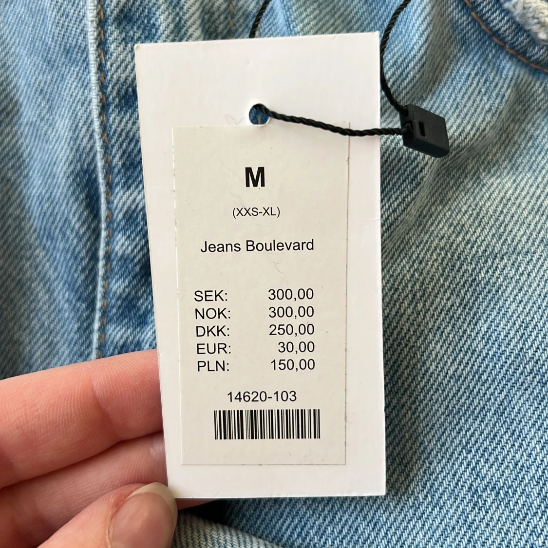 Ljusblå jeansbyxor med slitningar från 157 - 4