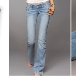 G rise jeans - Lågmidjade jeans från G rise, stl M Long. Innerbenslämgd: 90 cm, stretchig midja! oanvända med prislappar och orginalförpackning kvar, då de var för små för mig! nypris 1400, tror de är slutsålda överallt. kommer från storbritannien ❤️ pris går att diskutera vid snabb affär!