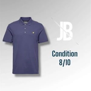 Piké från Lyle & Scott - Fett piké från lyle & Scott i storlek S🤩🤩 tröjan sitter mycket bra och har en riktigt härligt mörkblå färg🔥🔥nypris runt 900kr😦skriv vid frågor😇😇