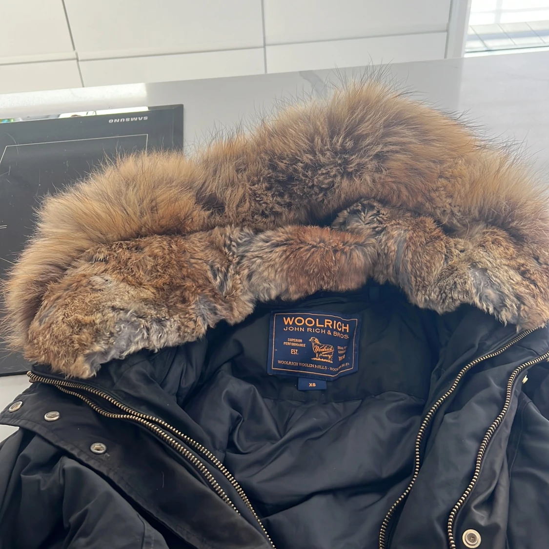 Svart parkajacka med päls från Woolrich - 1