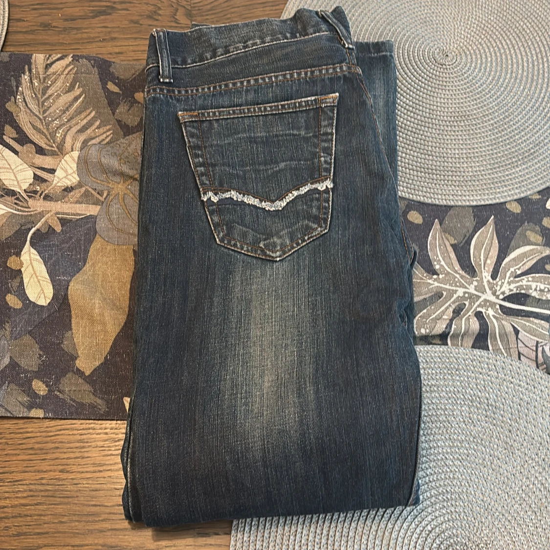 Mörkblå jeans från Studs - 1