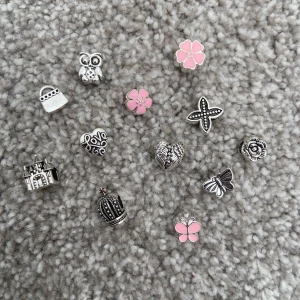 Charmiga berlocker i olika former - 35kr/st