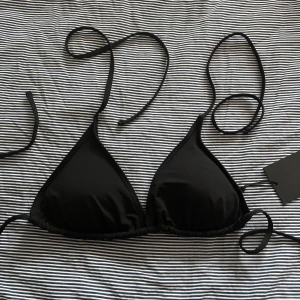 🌴🌊☀️ - Bikiniöverdel i med knytband i nacken och ryggen. Lapp kvar🌊🌴☀️Köpt för 149 kr säljs för 100