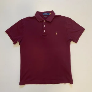 Ralph lauren pike - Vinröd polo Ralph Lauren pike tröja Storlek M Nytt skick aldrig använd Pris kan diskuteras skriv vid minsta fråga eller fundering💯🤝