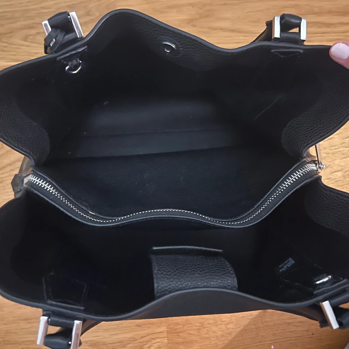 Svart handväska från Michael Kors - 3