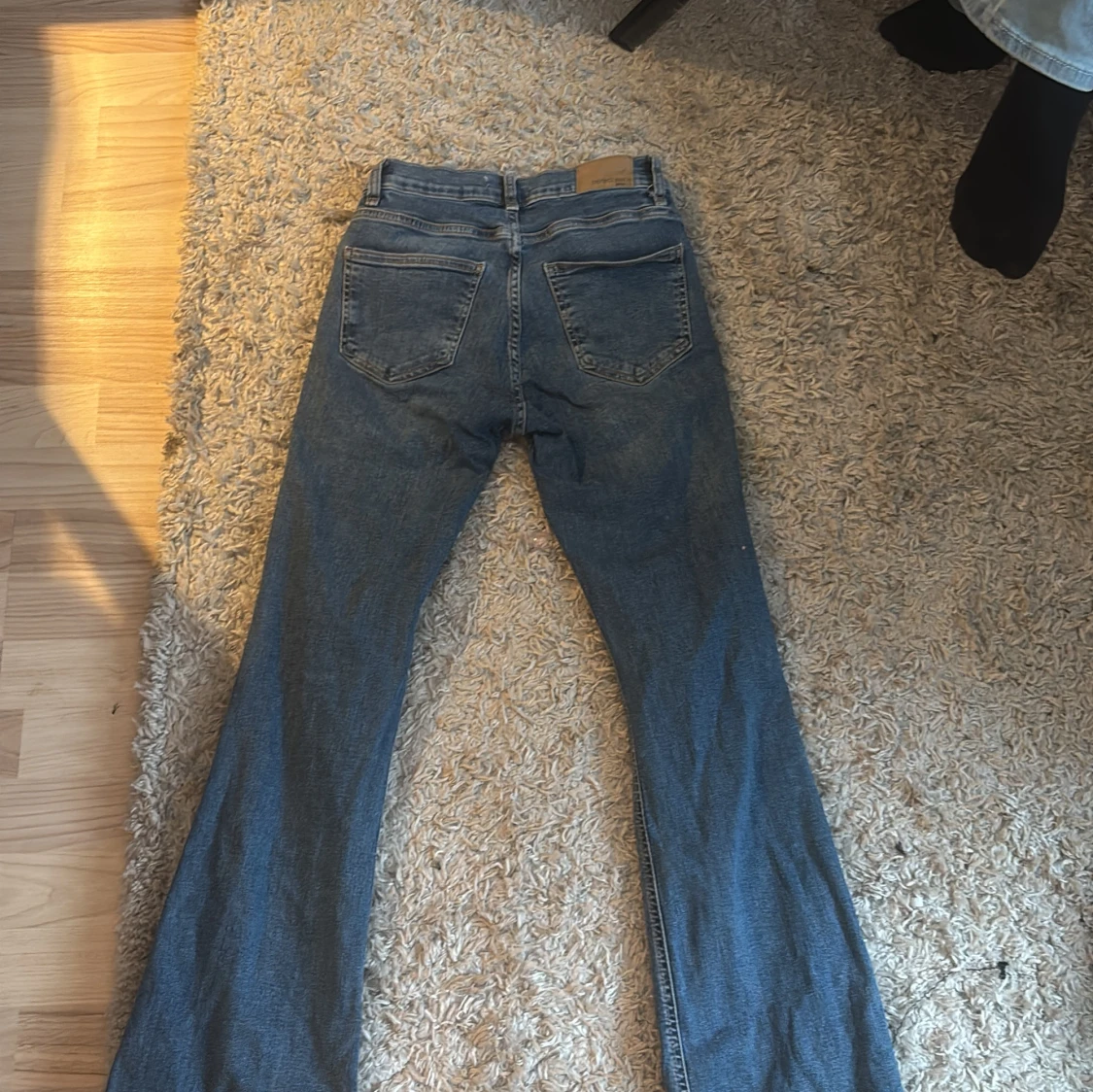 Blå bootcut jeans - 1