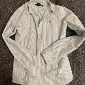 Randig skjorta från Ralph Lauren - Skriv om ni har frågor ❤️