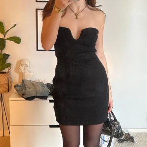 Svart klänning - Svart klänning, skriv om du har frågor 