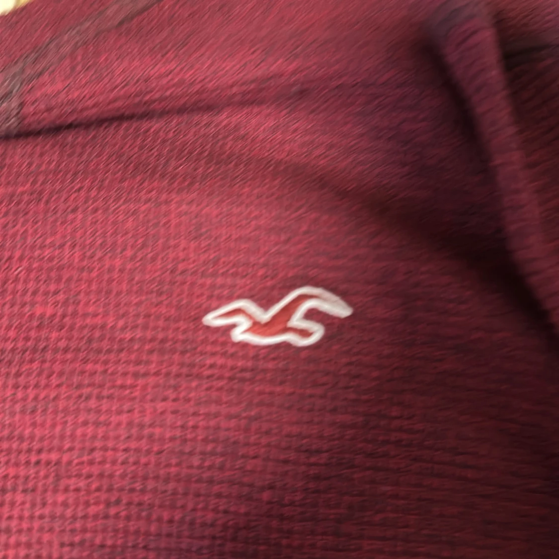 Vinröd långärmad tröja från Hollister - 2