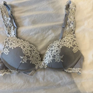 Intimissimi BH - BH från intimissimi köpt för ett tag sen men aldrig använd. Storlek 75B och ny pris 519kr🩷💕