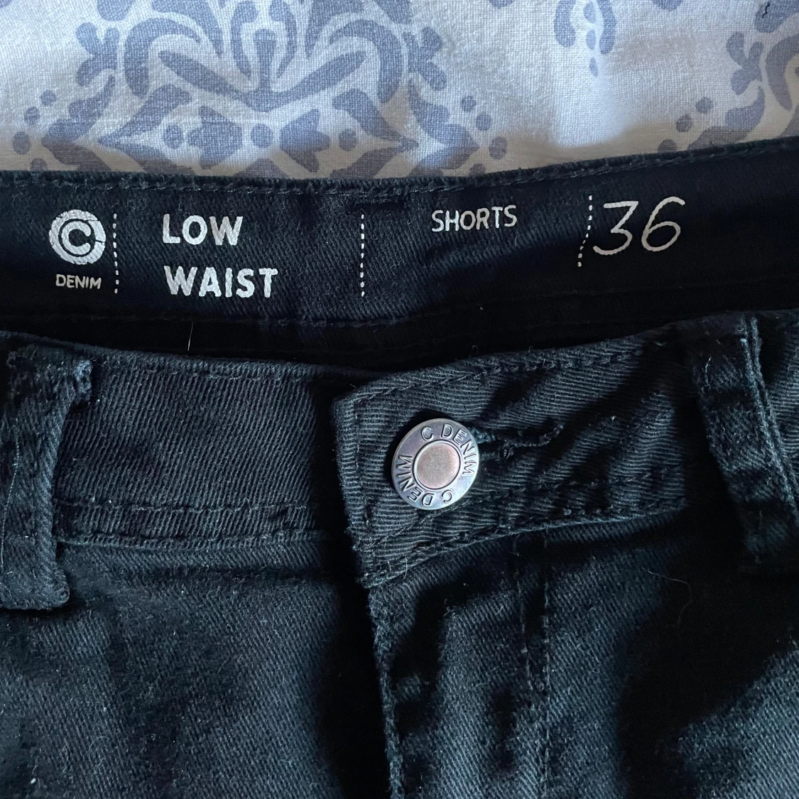 Lågmidjade jeansshorts - 2