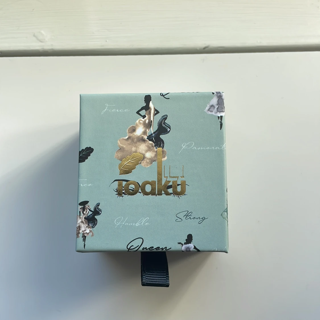 Silverfärgade blomformade örhängen från Ioaku - 2