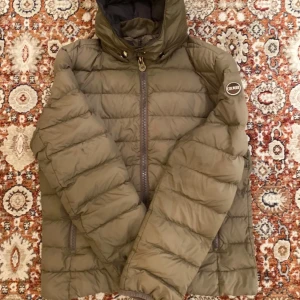 Colmar jacka  - Hej! Säljer nu min jacka från märket Colmar, storlek 48/M, använt skick modellen är 184cm och väger 70kg . Tveka inte på att höra av dig om du har frågor eller funderingar kring jackan!