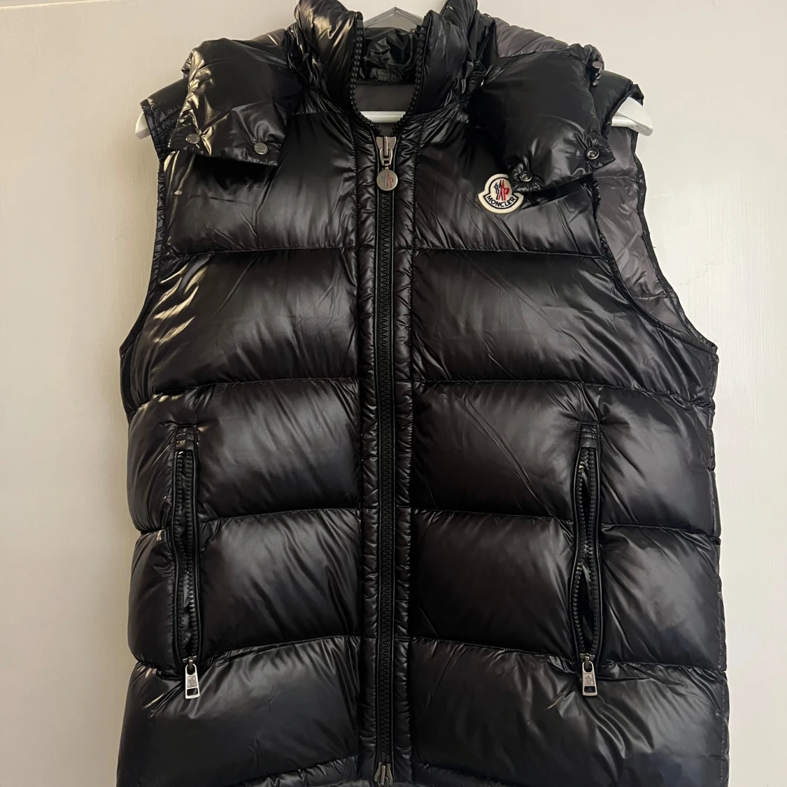 Svart dunväst från Moncler