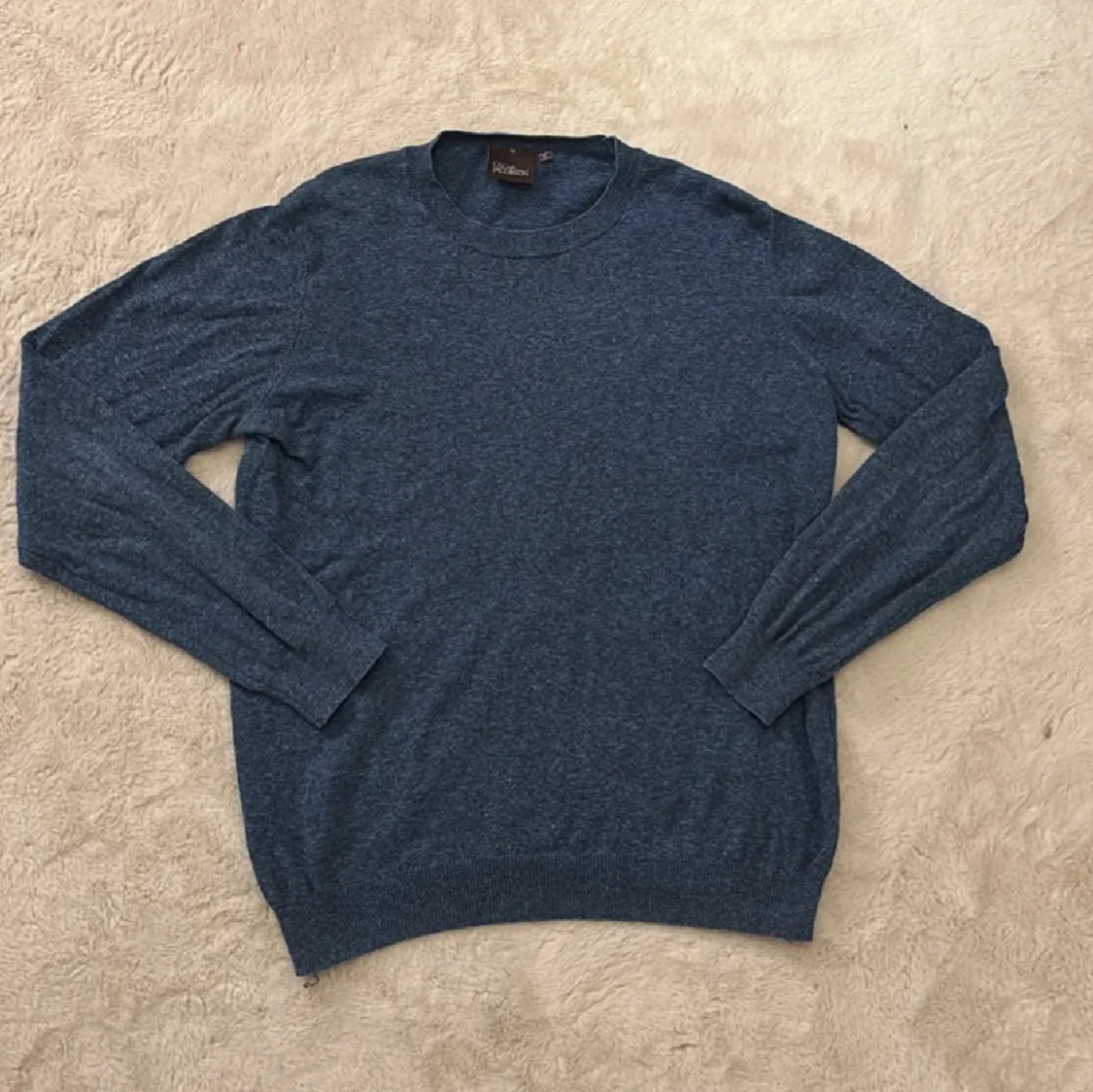 Blå stickad tröja från Oscar Jacobson - 1