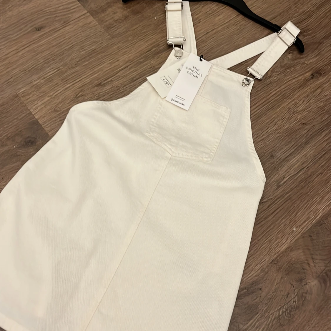 Vit jeansklänning från The Original Denim