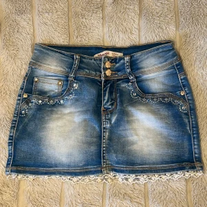 Jeanskjol  - Midjemått: 32cm 💖