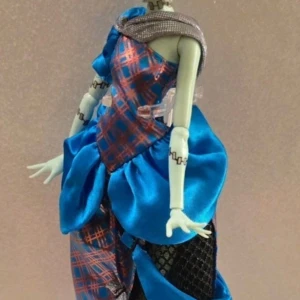 Monster high  - Scary tales,  Threaderella ,stativ ingår 