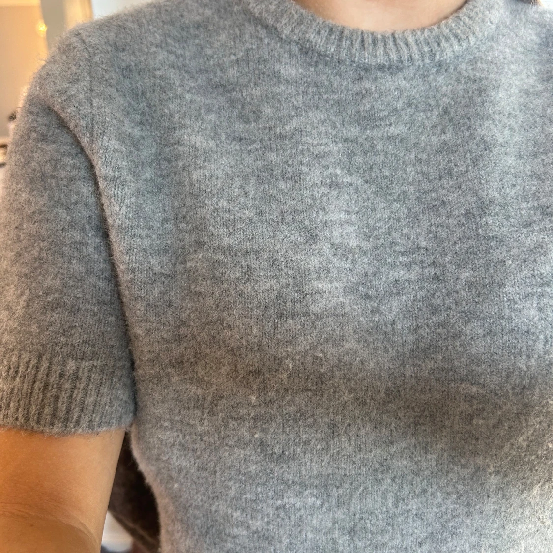 Grå stickad t-shirt från Zara - 1