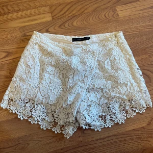 Vita Spets Shorts  - Jätte fina 💖