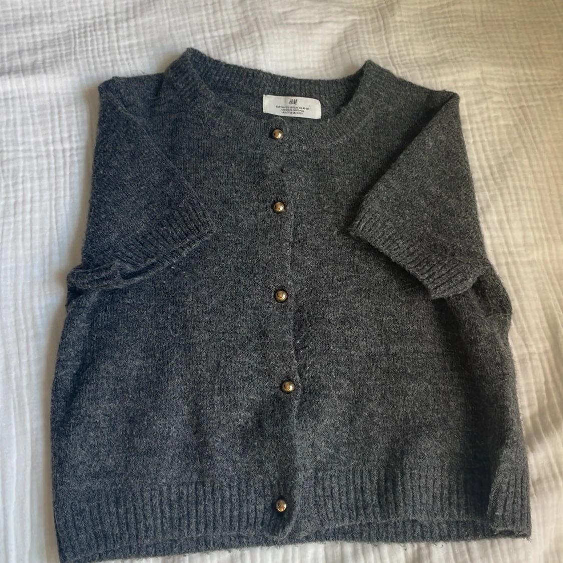 Grå stickad kofta från H&M