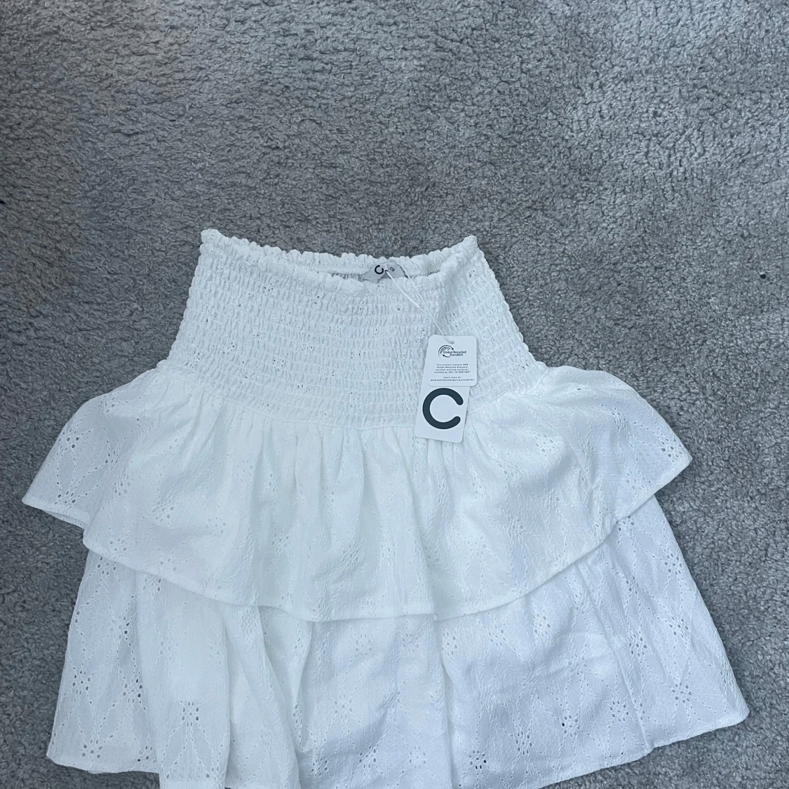 Vit volangkjol från Cubus - 2