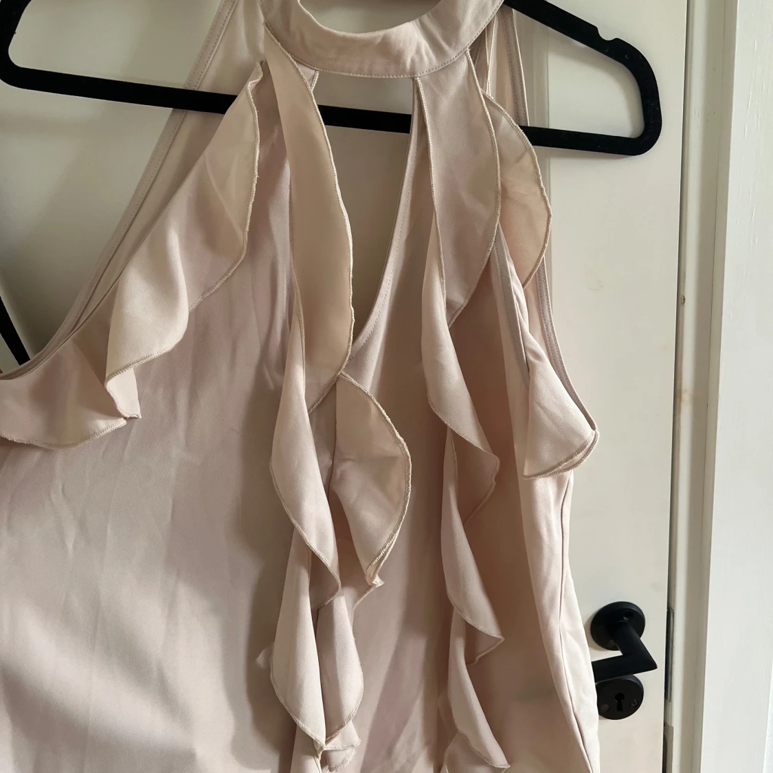 Beige volangtop med halterneck - 2