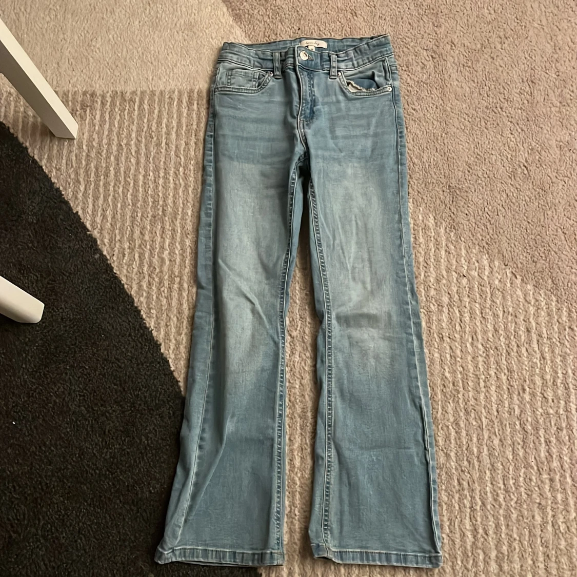 Ljusblå bootcut jeans Denim Day 146