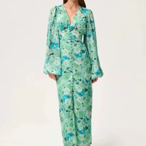 Adoore klänning - Säljer min klänning från adoore pga den har blivit för liten. De har lossnat två knappar längst ner men inget som stör eller syns särskilt mycket. ❣️