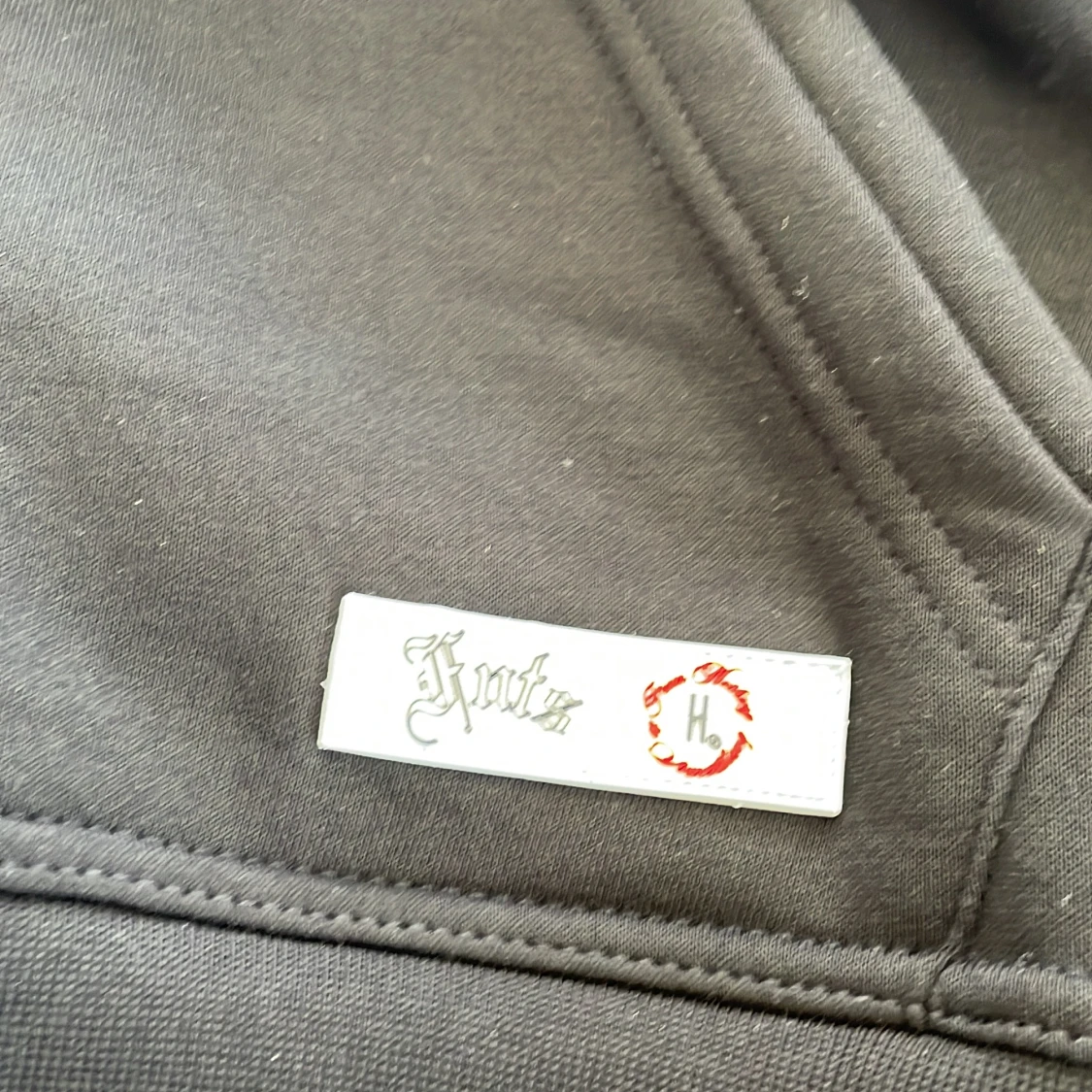 Svart hoodie från Hoodrich med paisley - 4