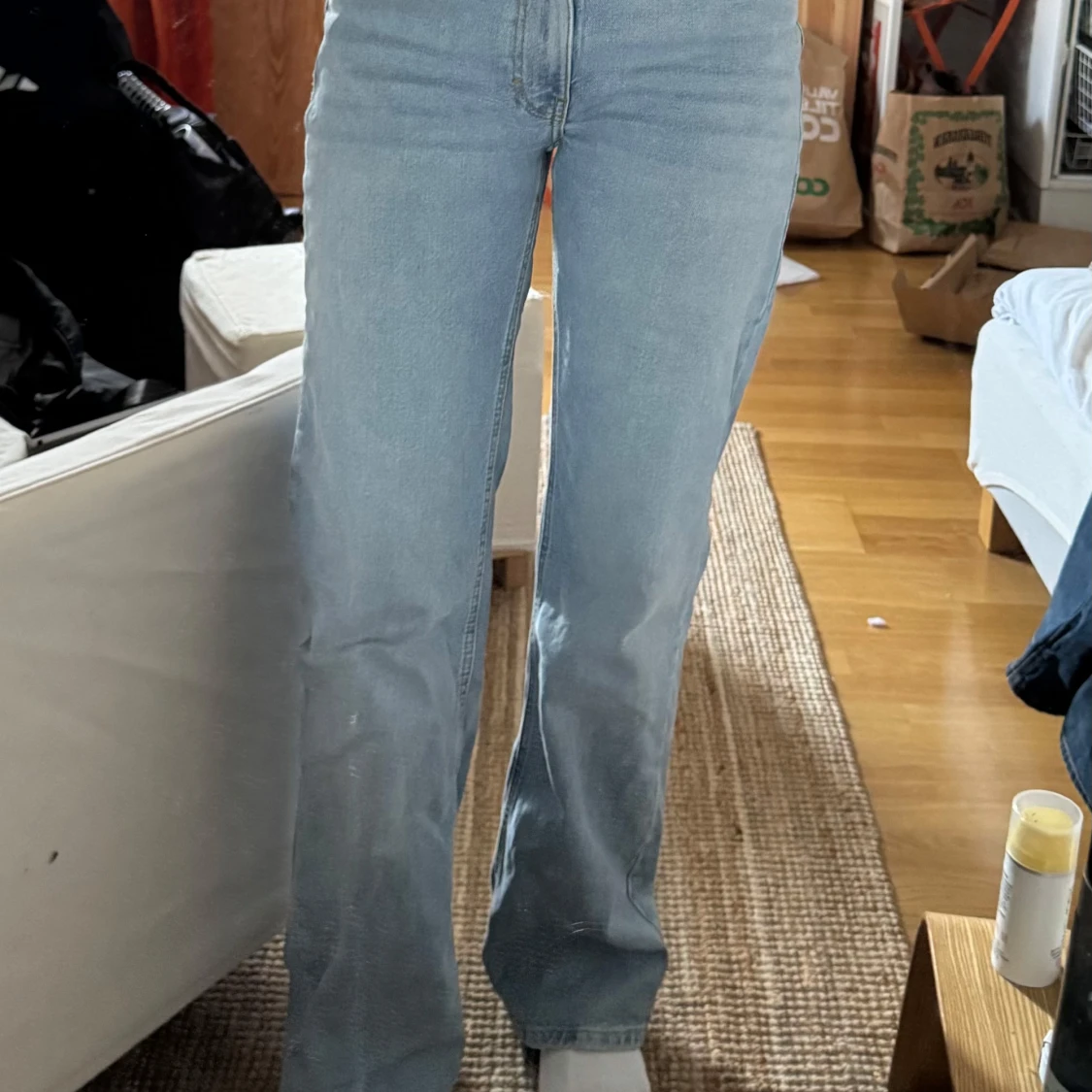 Ljusblåa raka jeans med hög midja