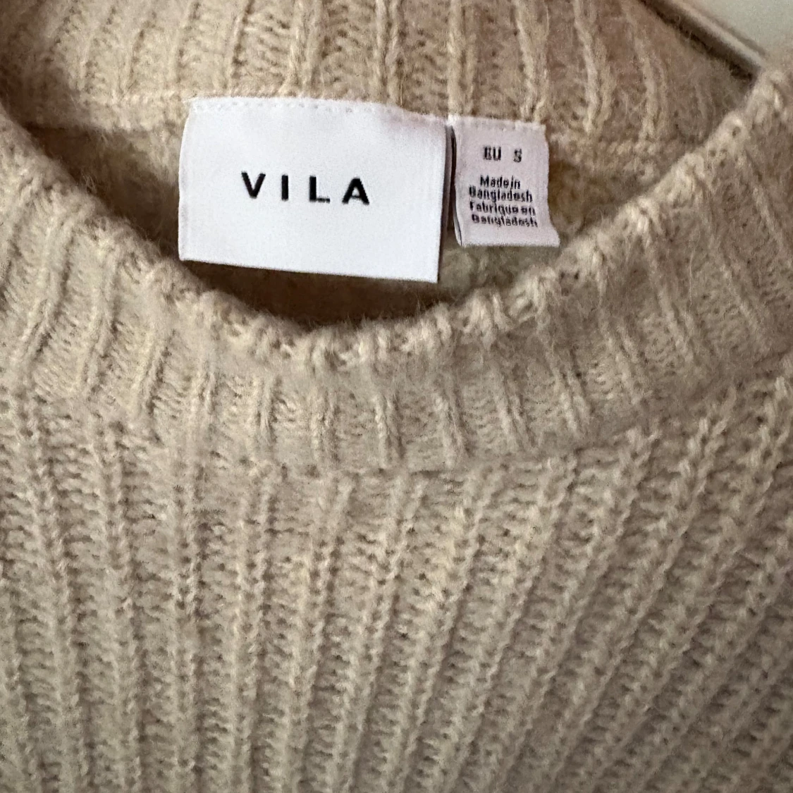 Beige stickad tröja från VILA - 2