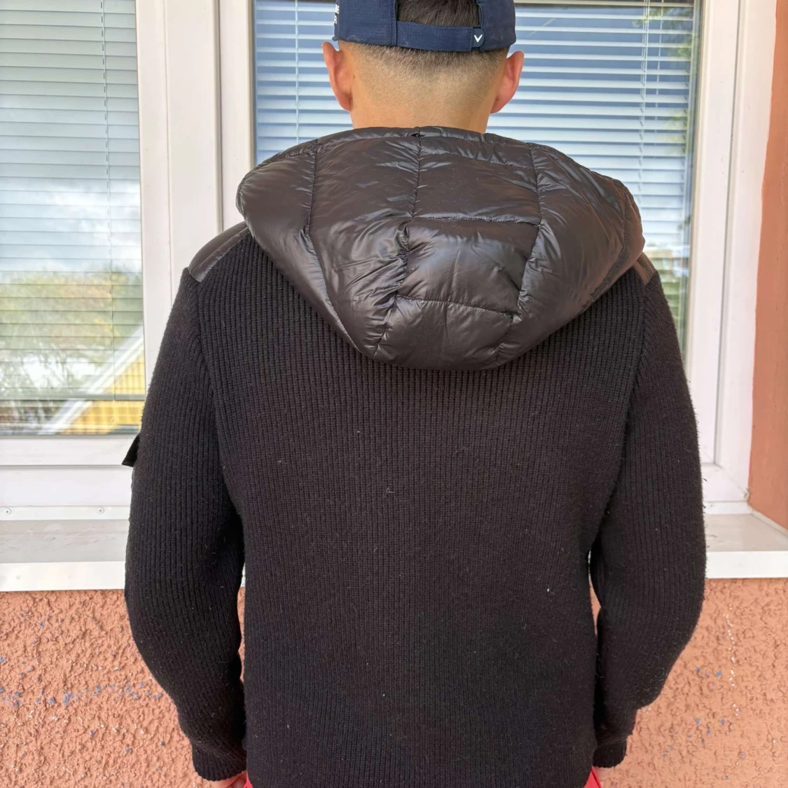 Svart dunväst med huva från Moncler - 2