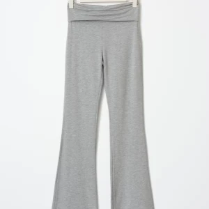 Yoga pants från Gina - Säljer då jag har för många Yoga pants, Lappen är dessvärre avklippt men storleken är S, orginalpris: 360kr men säljer för 150kr!💕