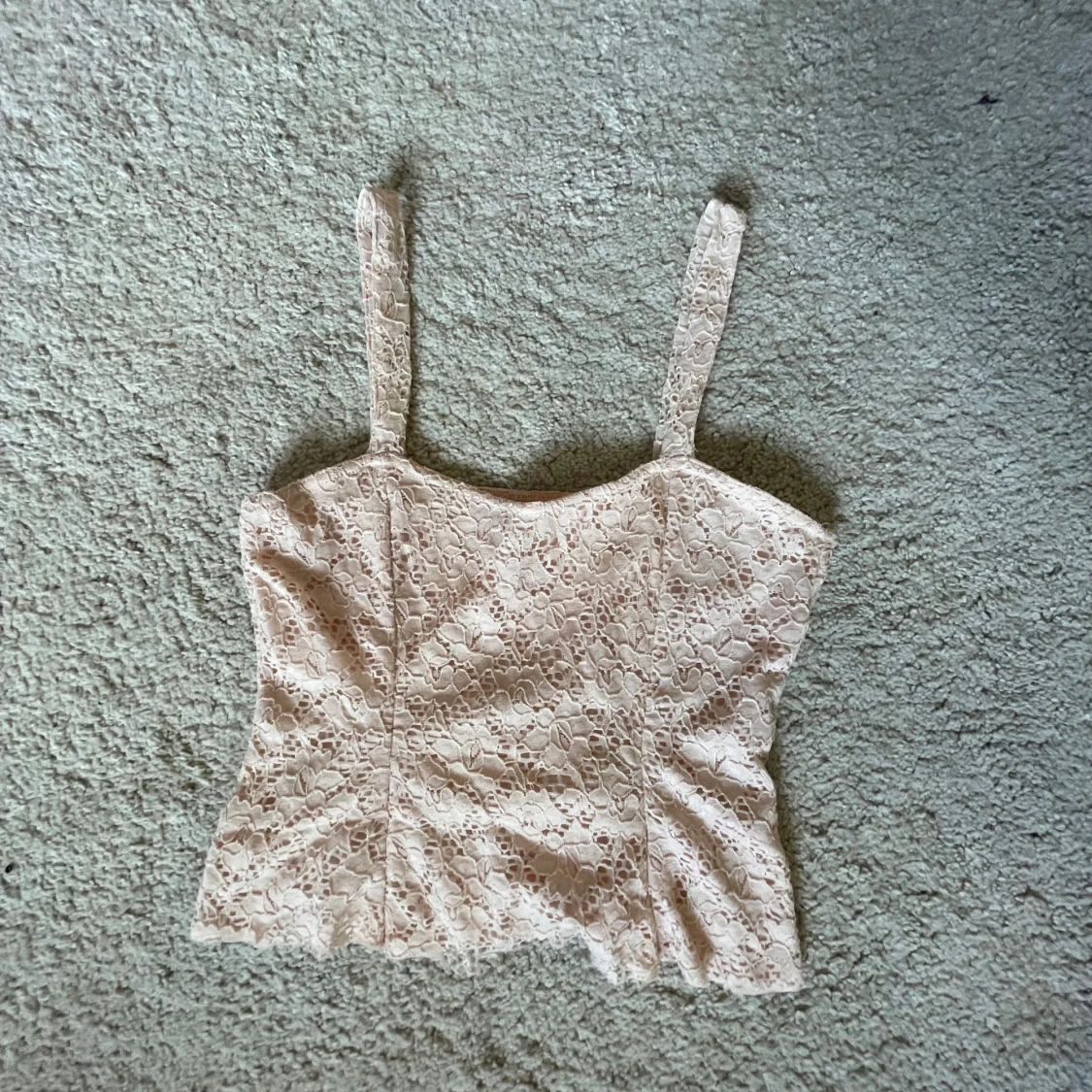 Ljusrosa spetslinne med breda axelband  - 2