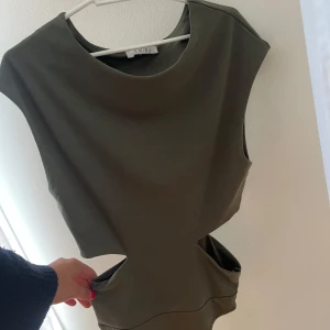Grön body - Super efterfrågad slutsåld body! Absolut älskar 
