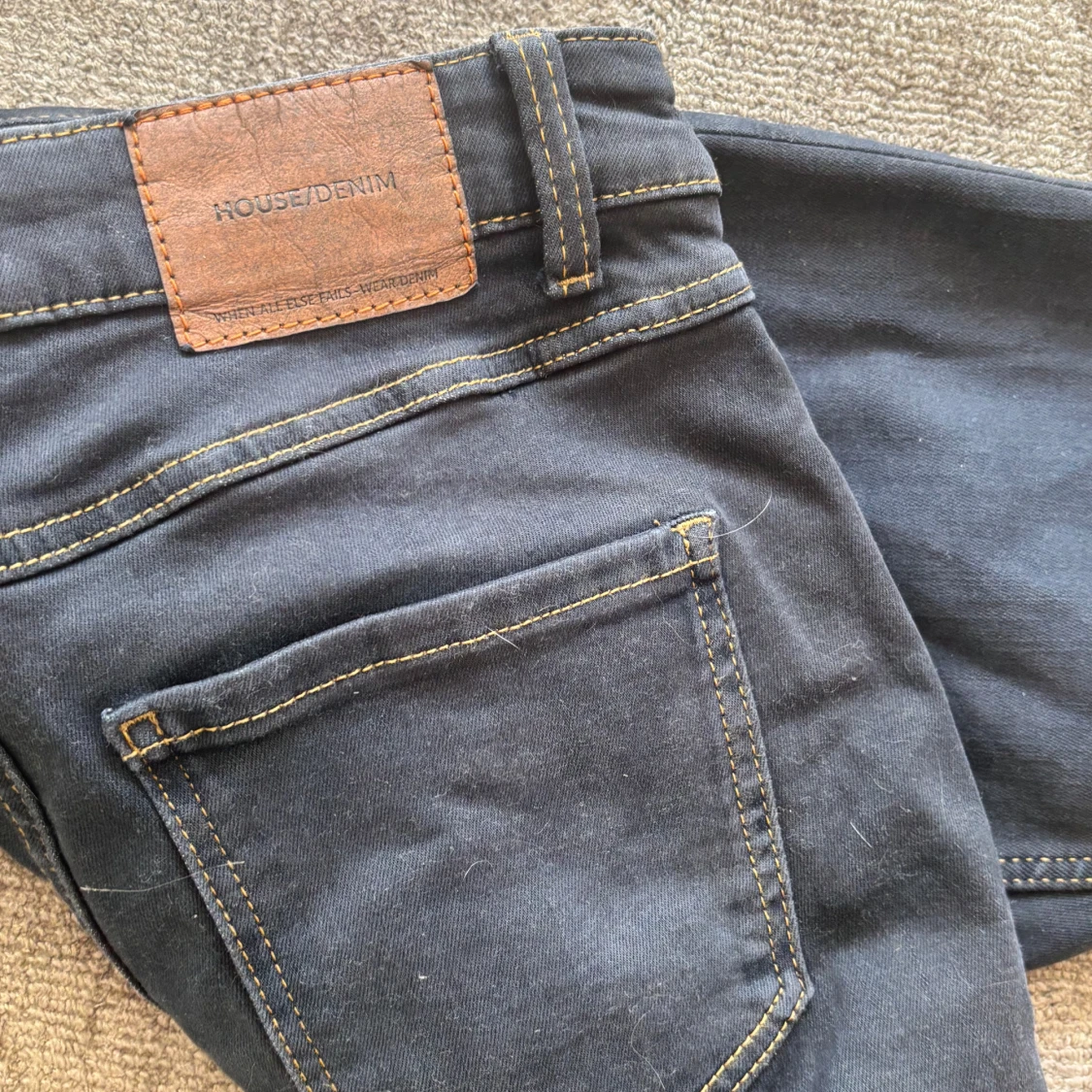 Mörkblå flare jeans House Denim - 2