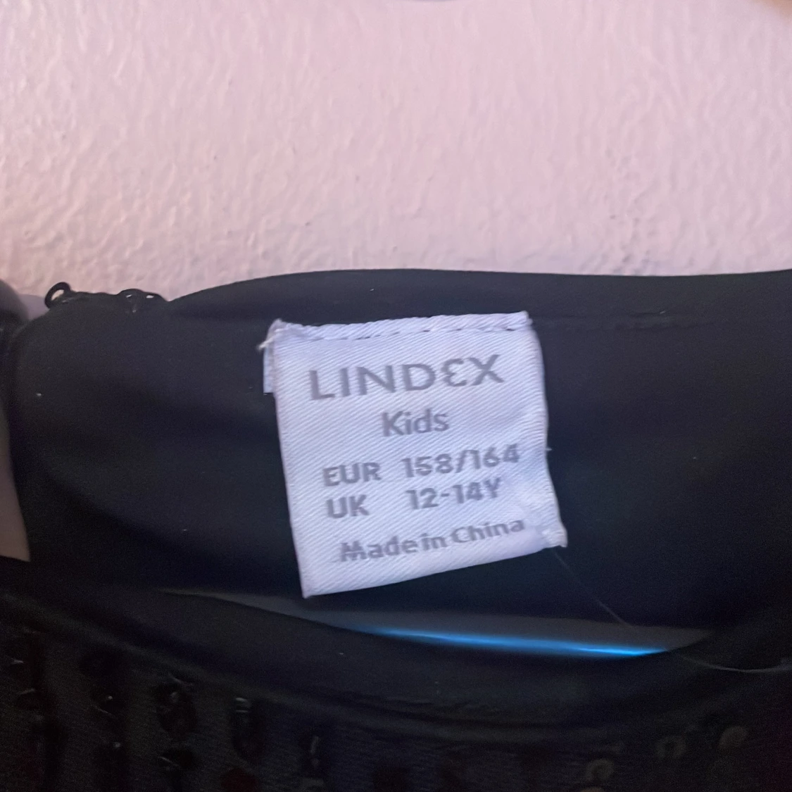 Svart glittrig klänning från Lindex - 2